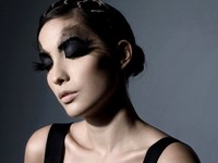 Photographie : Hilda Clem
Make-Up : Griphée
Coiffure : Hilda Clem assistée de Griphée :)
Modèles : Kâlyane et Natacha