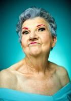 Maquillage : Griphée
Photographe : Pascal Pinson assisté de Jérémie Lortic
Modèles âgées de 80 à 95 ans!
